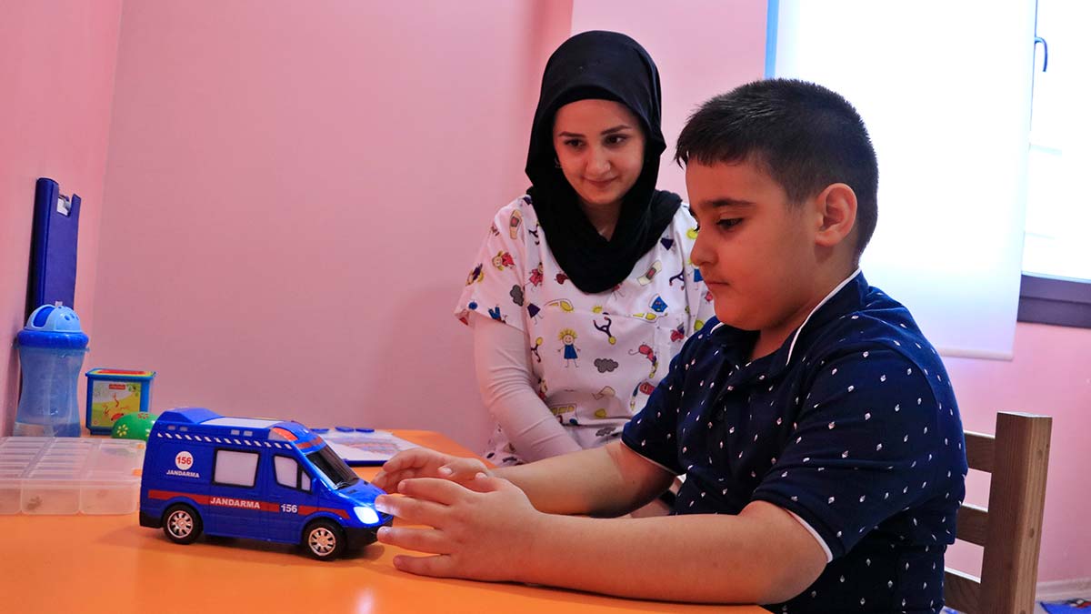 'Otizmli çocukları eğitimden saklamayın'