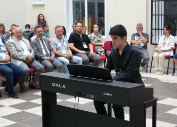 Otizmli öğrencilerden müzik ziyafeti