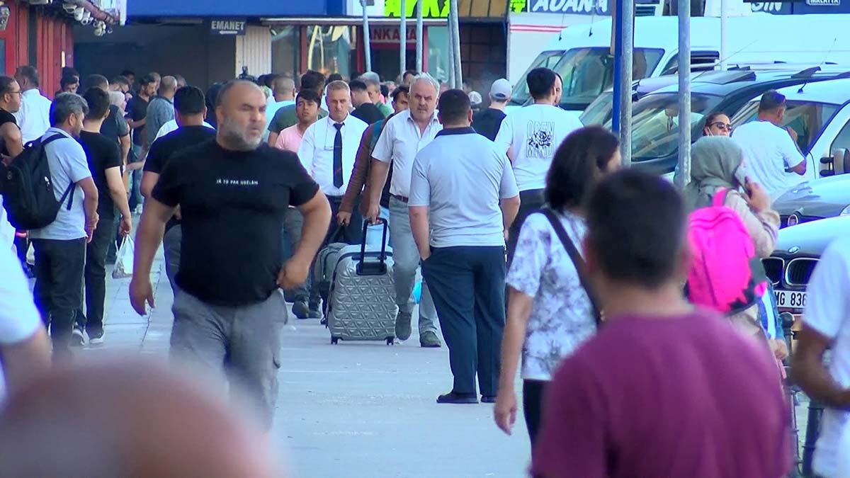 Otogarda bayram dönüşü hareketliliği