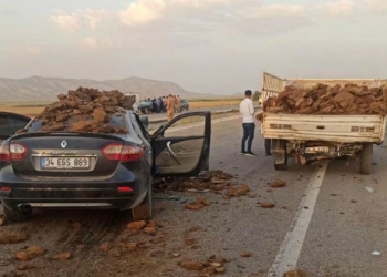 Otomobille kamyonet çarpıştı: 1 ölü, 9 yaralı