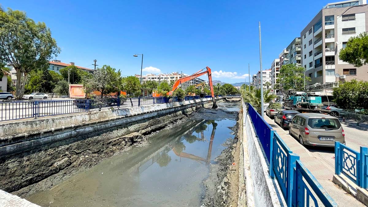 Peynircioğlu ve Ahırkuyu dereleri temizlendi