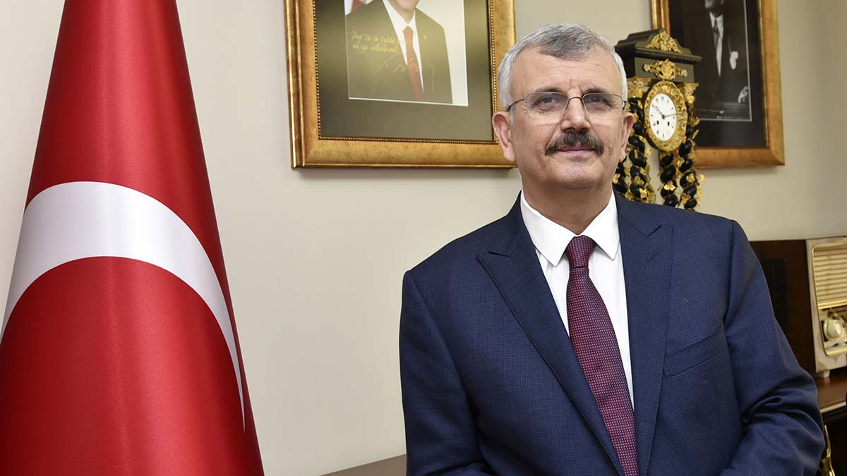 Prof. Dr. Erdöl: Sağlık bölümlerini tercih edin
