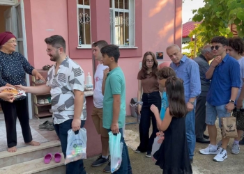 Rize'de bayramlaşma gelenekleri yaşatılıyor