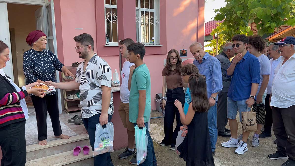 Rize'de bayramlaşma gelenekleri yaşatılıyor