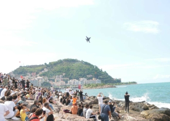 SOLOTÜRK Giresun'da gösteri uçuşu