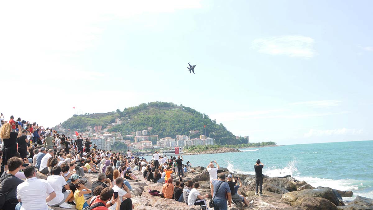 SOLOTÜRK Giresun'da gösteri uçuşu
