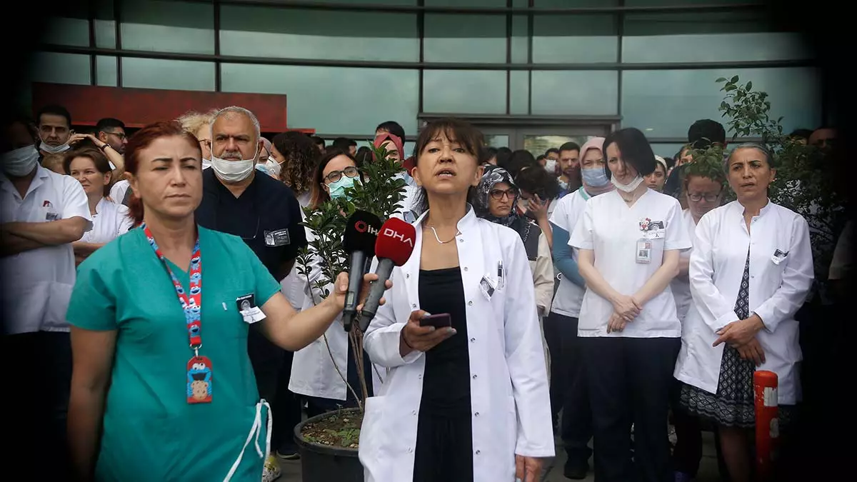 Sağlık çalışanlarından şiddet protestosu