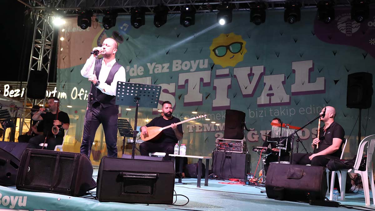 Sanatçı Onur Şan Şile'de konser verdi