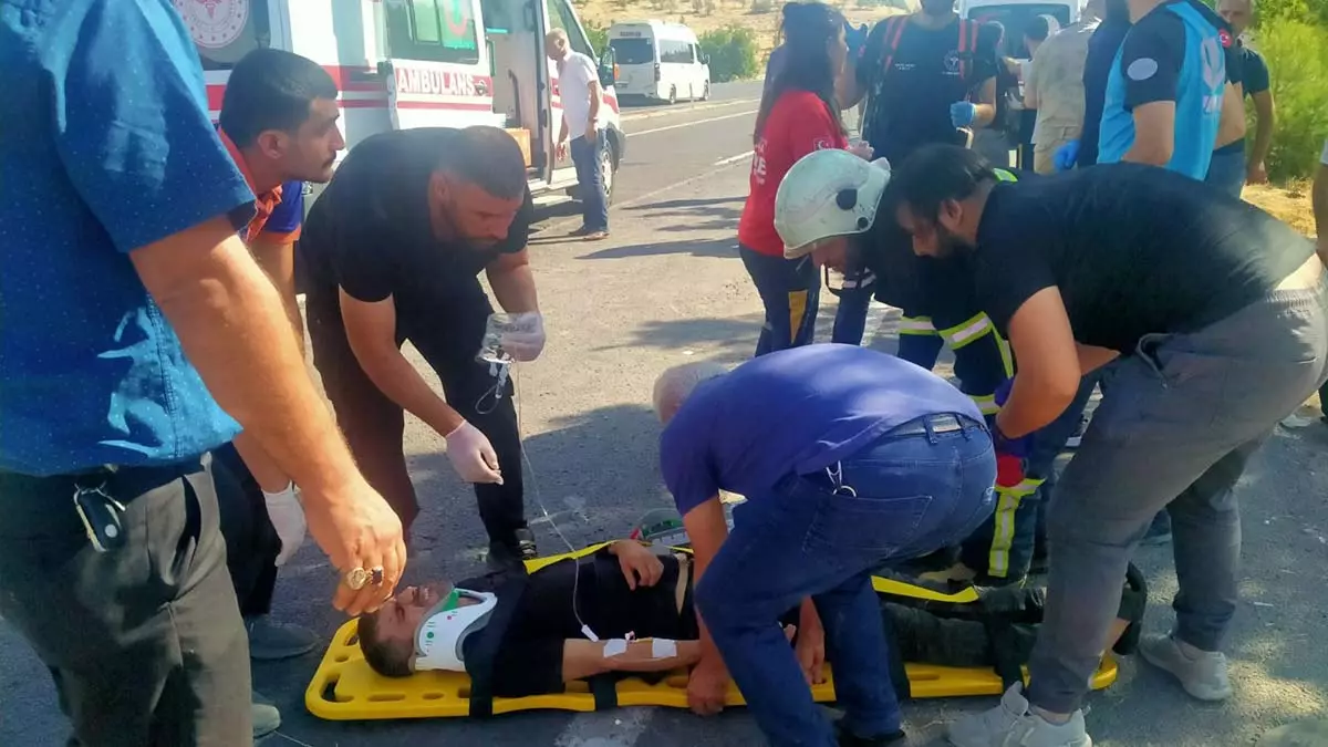 Şanlıurfa'da işçi servis minibüsü devrildi: 18 yaralı