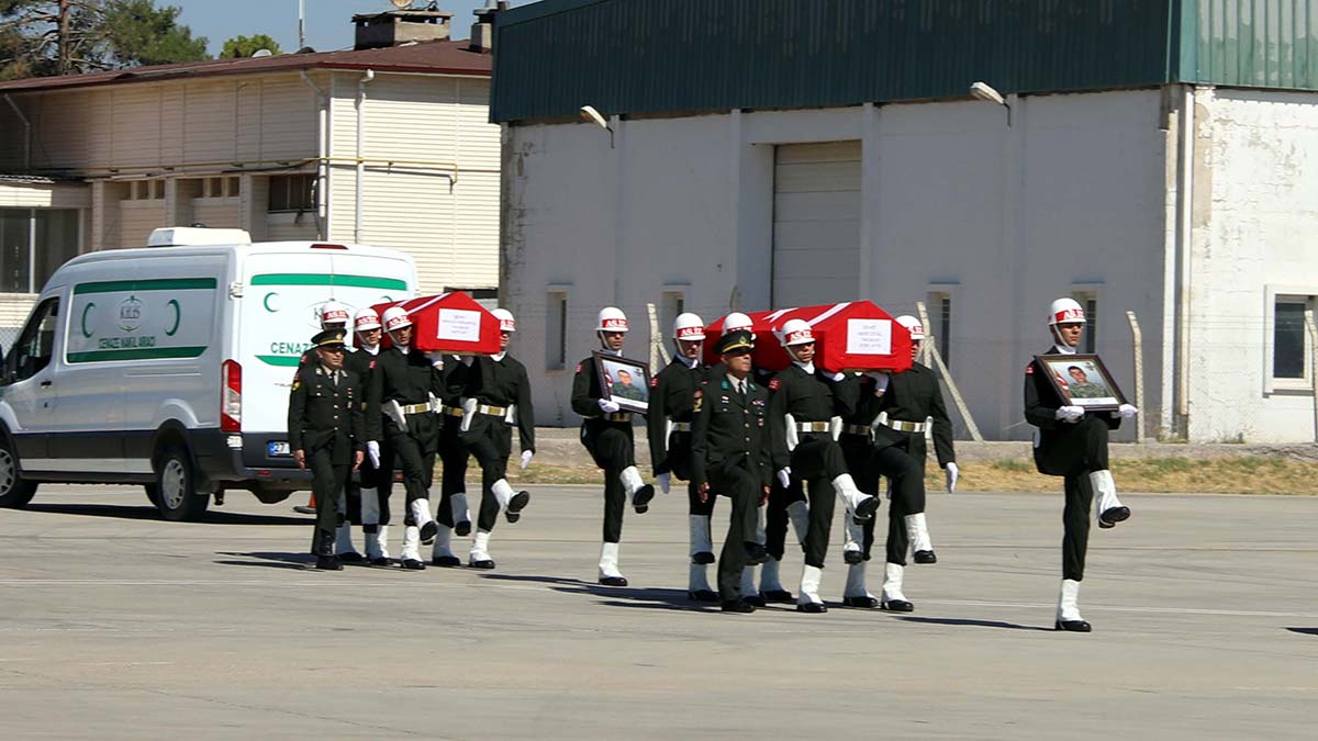 Şehit olan 2 asker, Ankara'ya uğurlandı