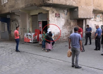 Silahlı kavgada yoldan geçen kişi vuruldu