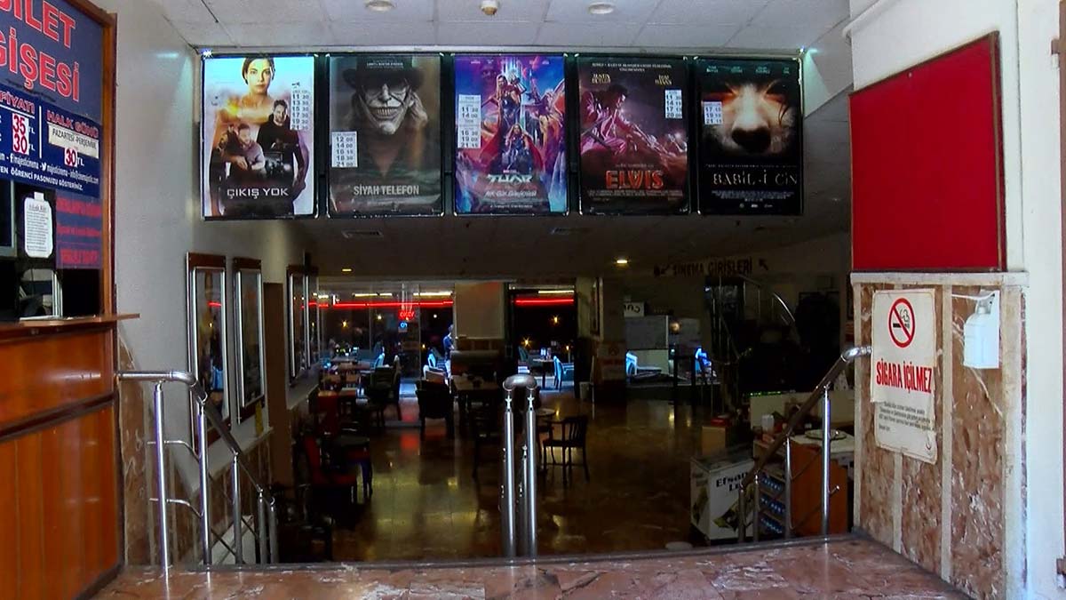 Sinema salonları pandeminin etkisinden çıkamadı