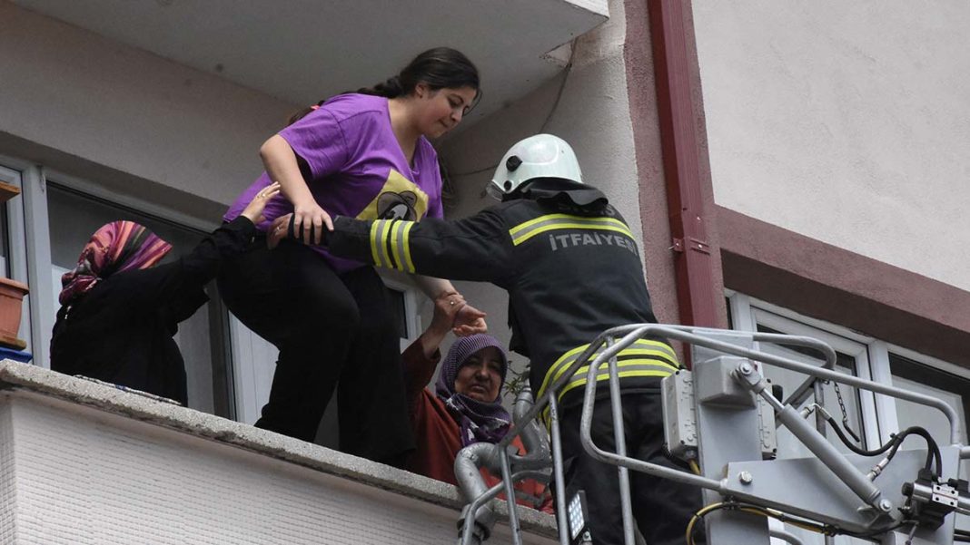 Sivas'ta apartmandaki yangından itfaiye kurtardı