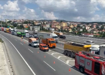 Sultanbeyli'de zincirleme kaza TEM'i kapattı