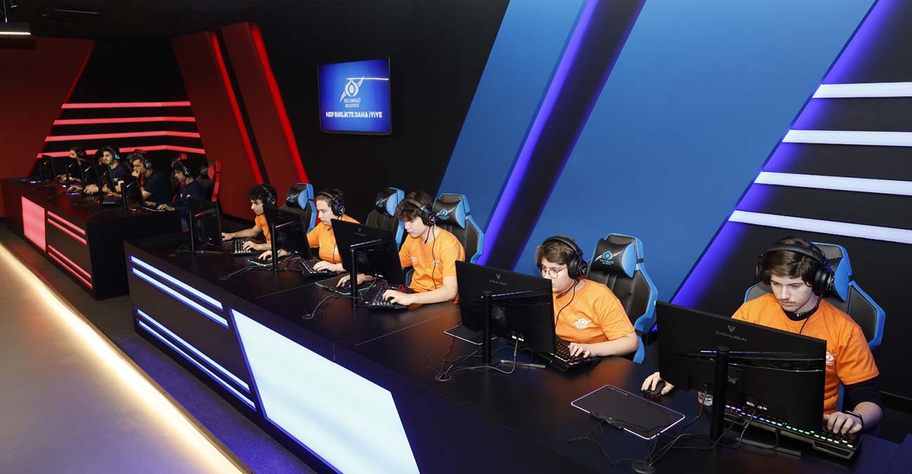 Sultangazi'nin ilk E-Spor Merkezi hizmete girdi