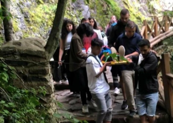 Sümela'ya gidilen patikada taş düştü: 2 yaralı