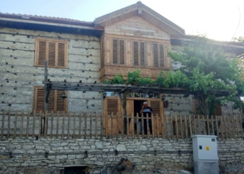Tarihi konağın önündeki trafo kaldırılacak