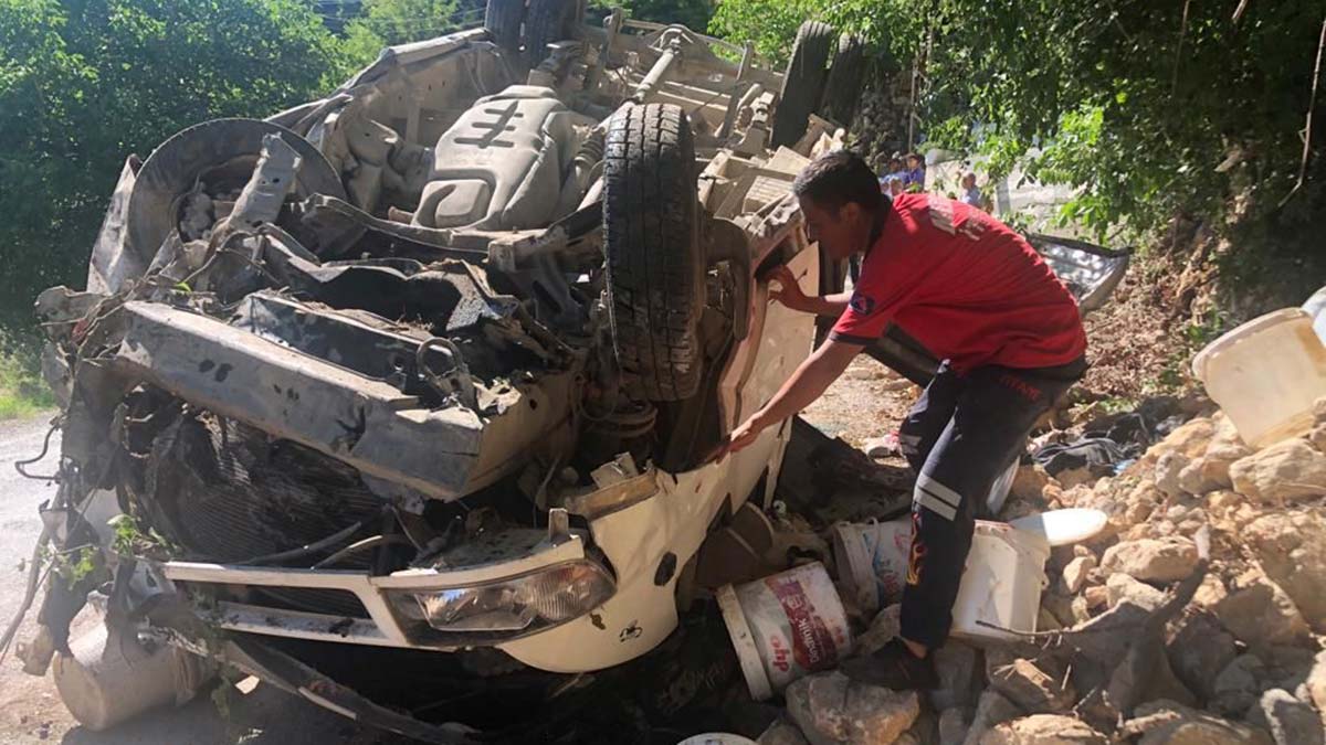 Tarım işçilerinin minibüsü devrildi: 27 yaralı