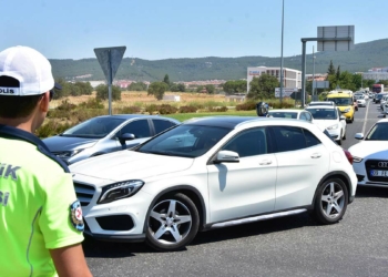 Tatilcilerin dönüşü Muğla'da araç kuyruğu oluştu