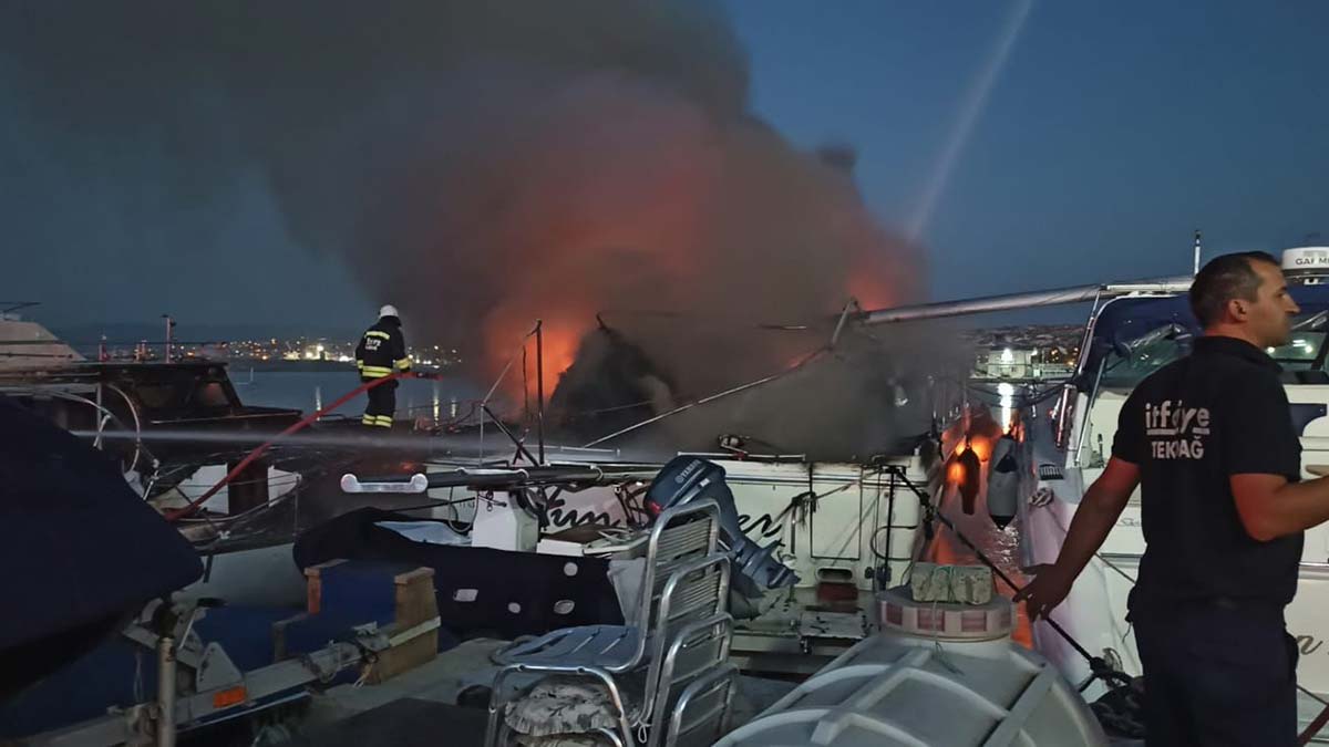 Tekirdağ'da yat limanında tekne yandı