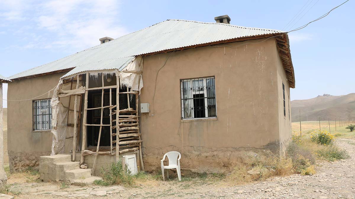 Toprak evde 'yılan' korkusu