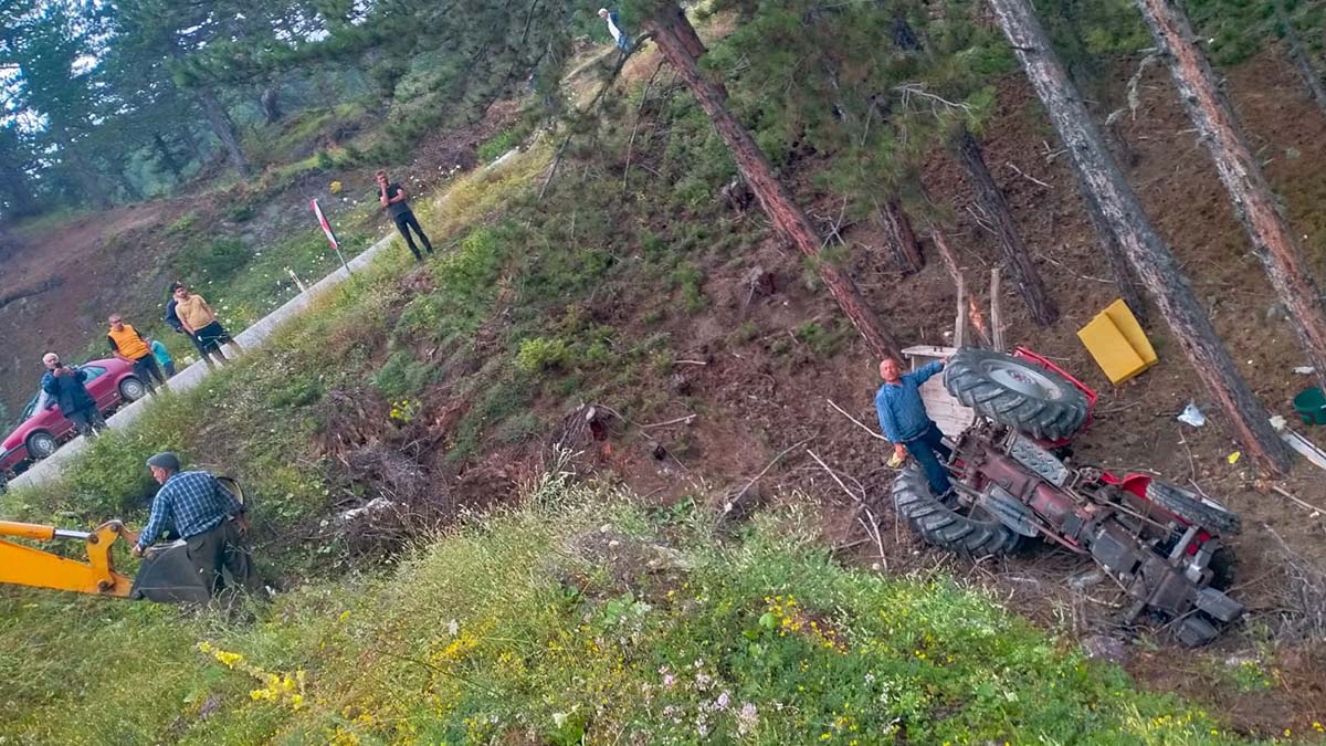 Traktör şarampole yuvarlandı: 10 yaralı