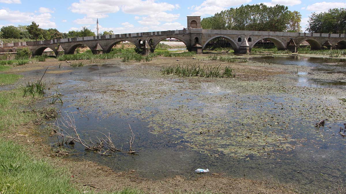 Tunca Nehri'nde su seviyesi yüzde 50 düştü