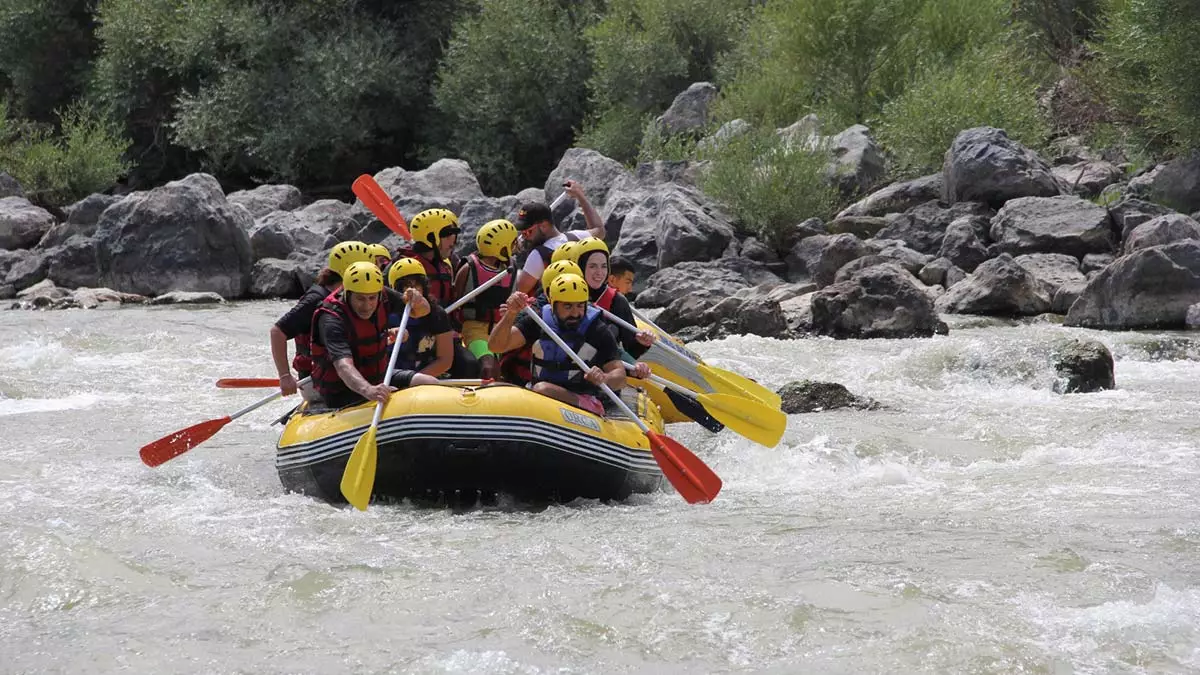 Turistlerin karasu nehrinde rafting keyfi - yerel haberler - haberton