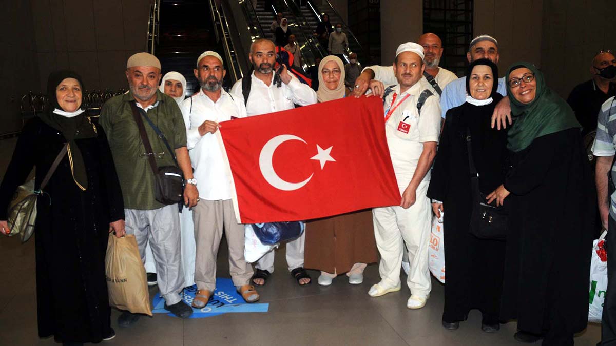 Türk hacılar yurda dönmeye başladı