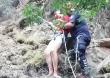 Uçurumdan düşen çocuk ağaca tutunarak kurtuldu