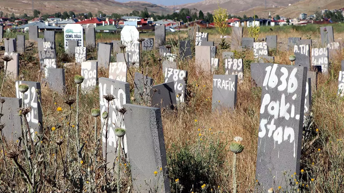 Van'da isimsiz 255 göçmen mezarı