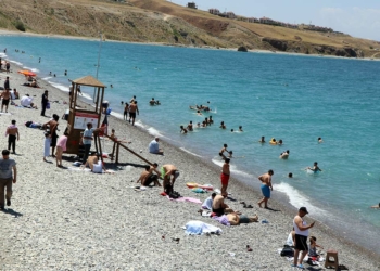 Van'ın mavi bayraklı plajında yoğunluk