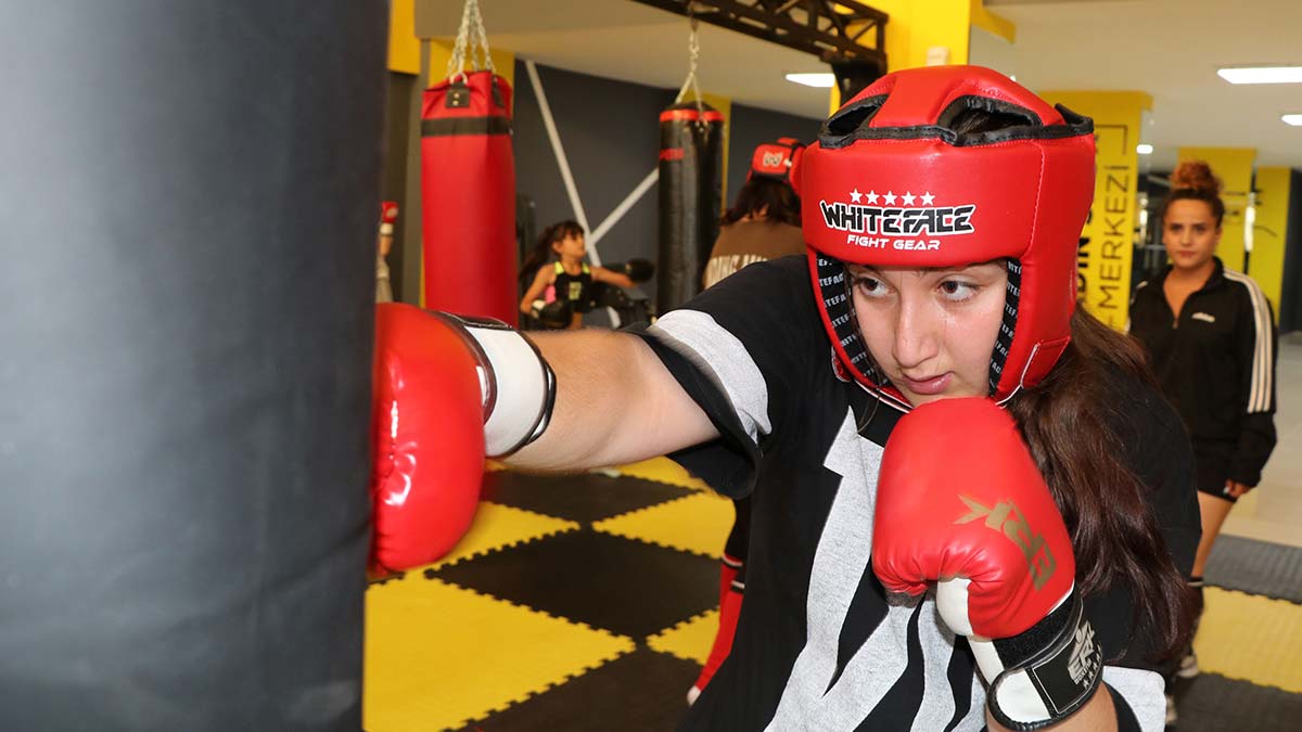 Vanlı kadınlar, şiddete karşı kick boks öğreniyor