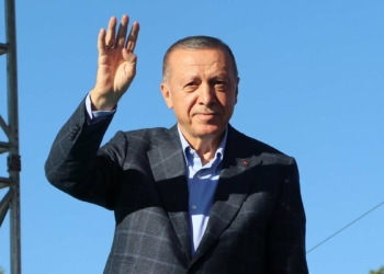 'Yalanla, hokkabazlıkla siyaset yapmayı bırakın'