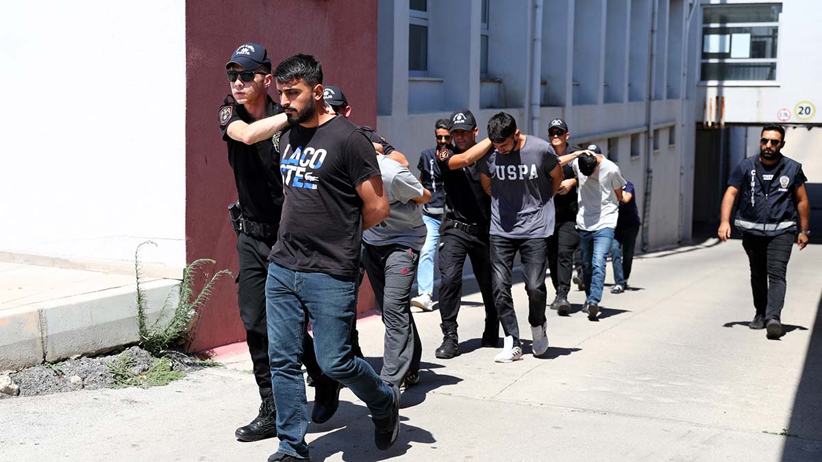 Yan bakma kavgasında tüfekle vurulup öldü