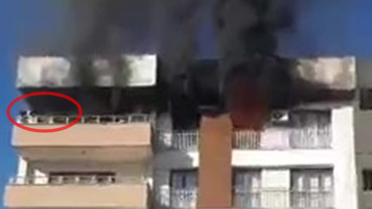 Yangında mahsur kalan aileyi itfaiye kurtardı