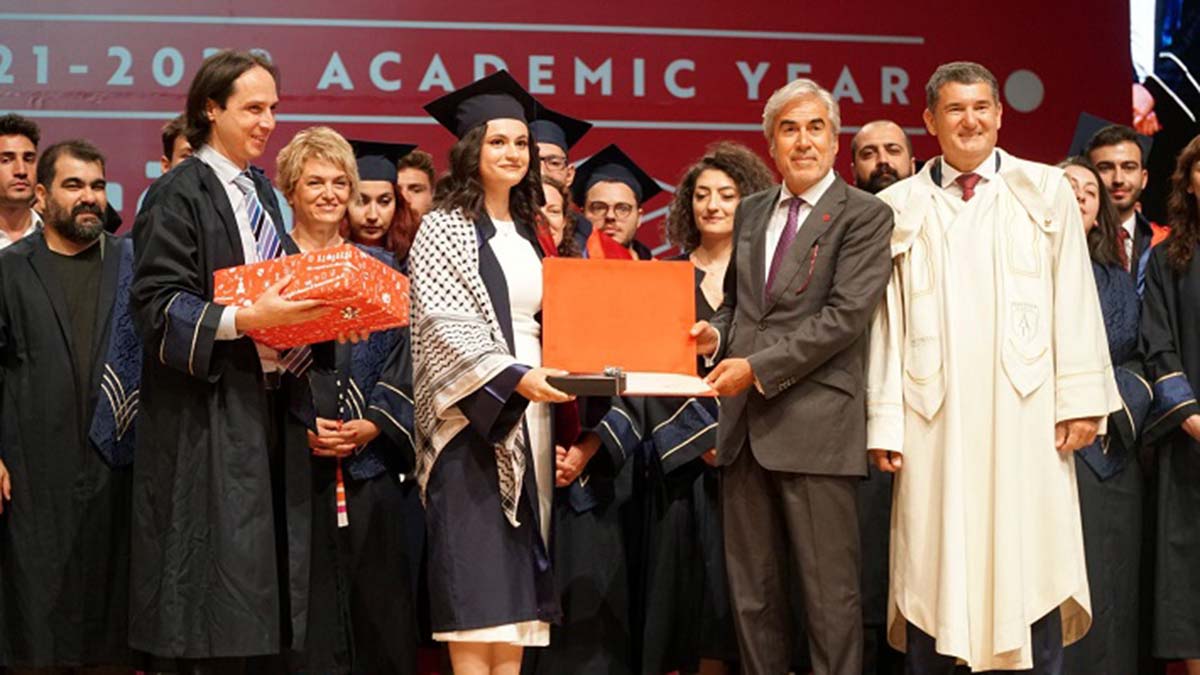 Yemenli üniversite birincisinden Filistin'e ithaf