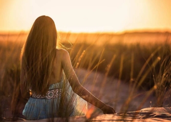 Yer yer çıkarlar raflarından