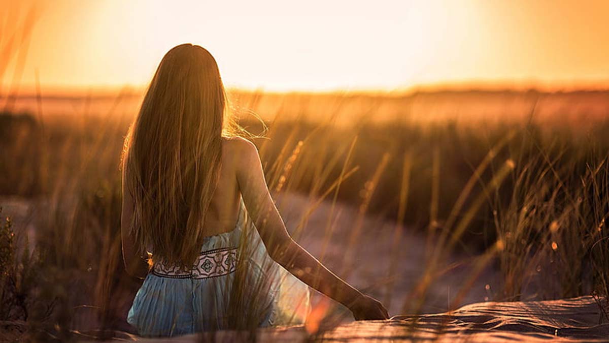 Yer yer çıkarlar raflarından