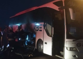 Yolcu otobüsünde çıkan yangın söndürüldü