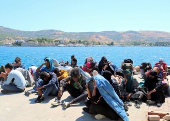 Yunanistan'ın geri ittiği 39 göçmen kurtarıldı