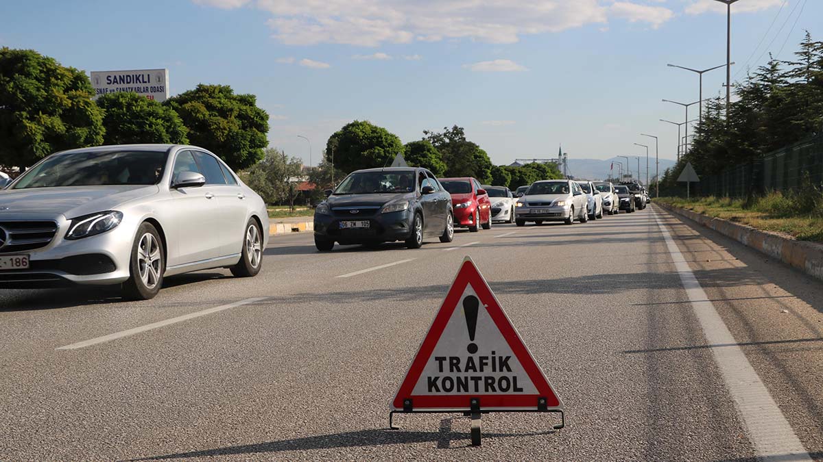 Afyonkarahisar-Antalya kara yolunda yoğunluk