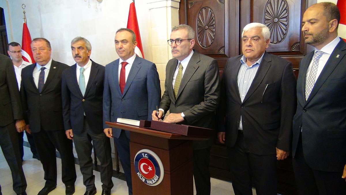 Mahir Ünal esnafı ziyaret etti