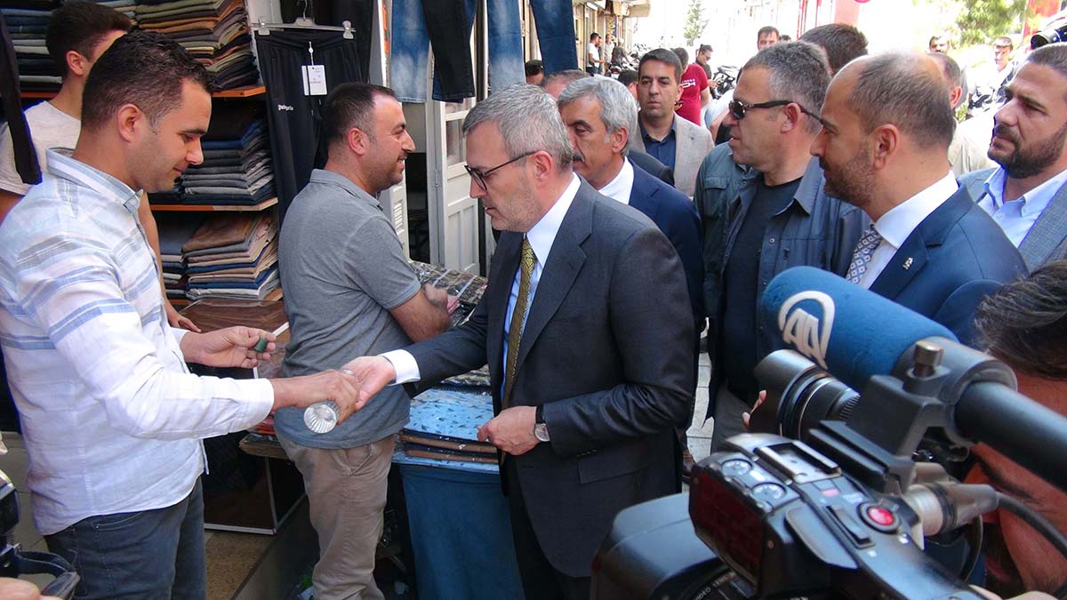 Mahir Ünal Kilis'te esnafı ziyaret etti