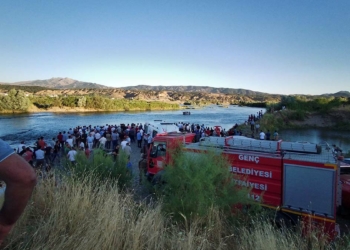 Akıntıya kapılan çocuğu kurtardı, kendisi boğuldu