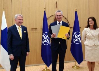 İsveç ve Finlandiya'nın NATO'ya katılımını onayladı