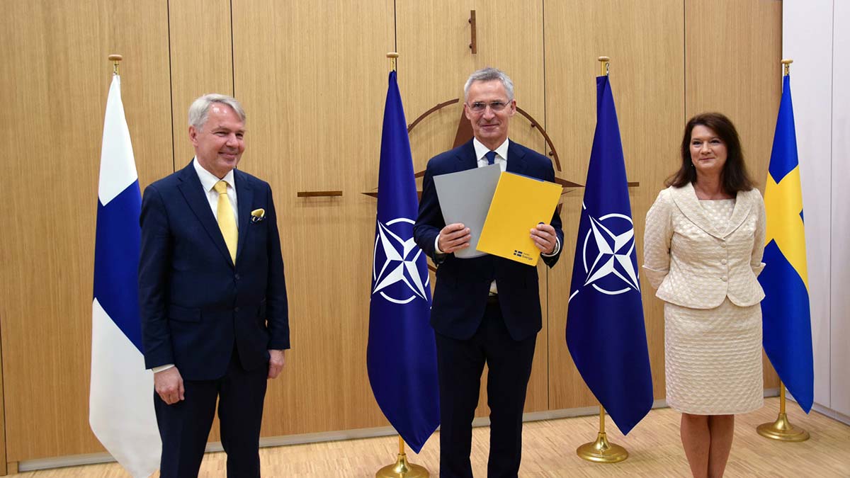 İsveç ve Finlandiya'nın NATO'ya katılımını onayladı