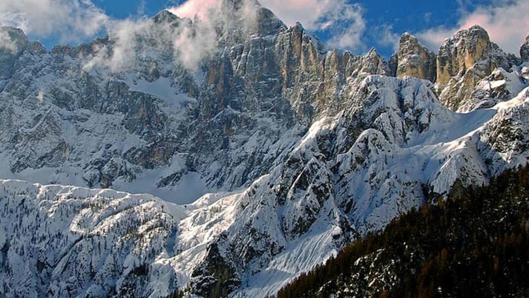 Alpler'de buz kütlesi çöktü; 6 ölü