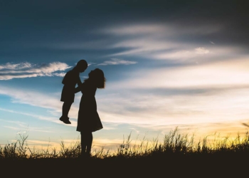 Anne dediğin yorulmaz, oturmaz, yemez, içmez, uyumaz, dinlenmez, her zaman dinç olur. Öyle mi gerçekten? Anneler hiç yorulur mu?