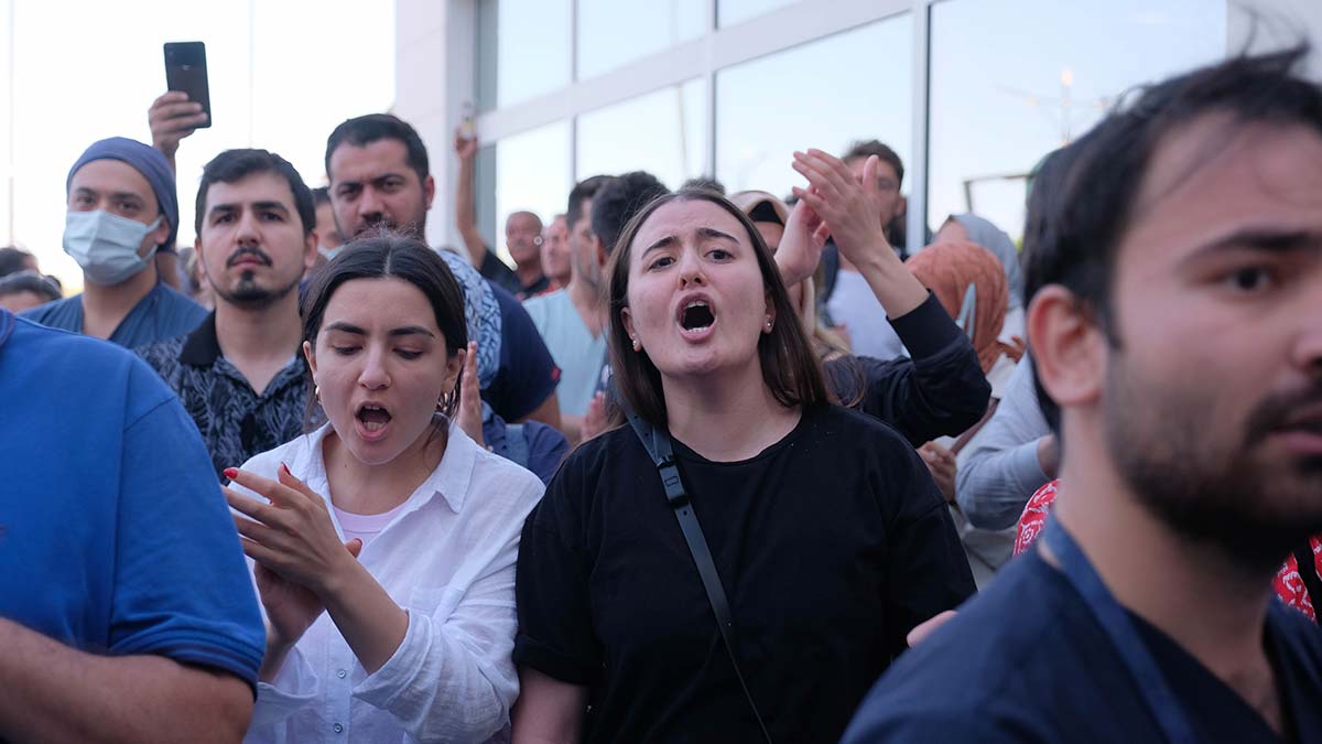 Sağlık çalışanları yarın iş bırakacak